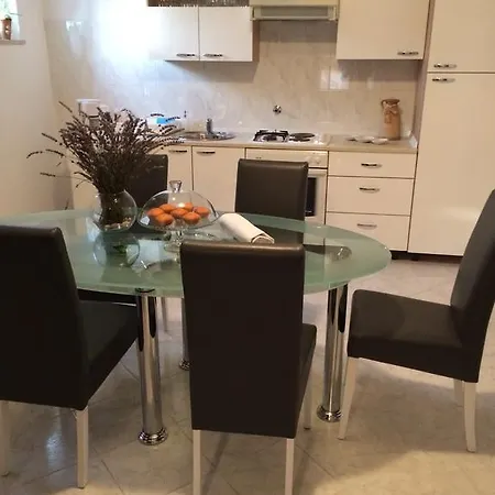 T&j Apartment *