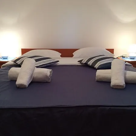 T&j Apartment *